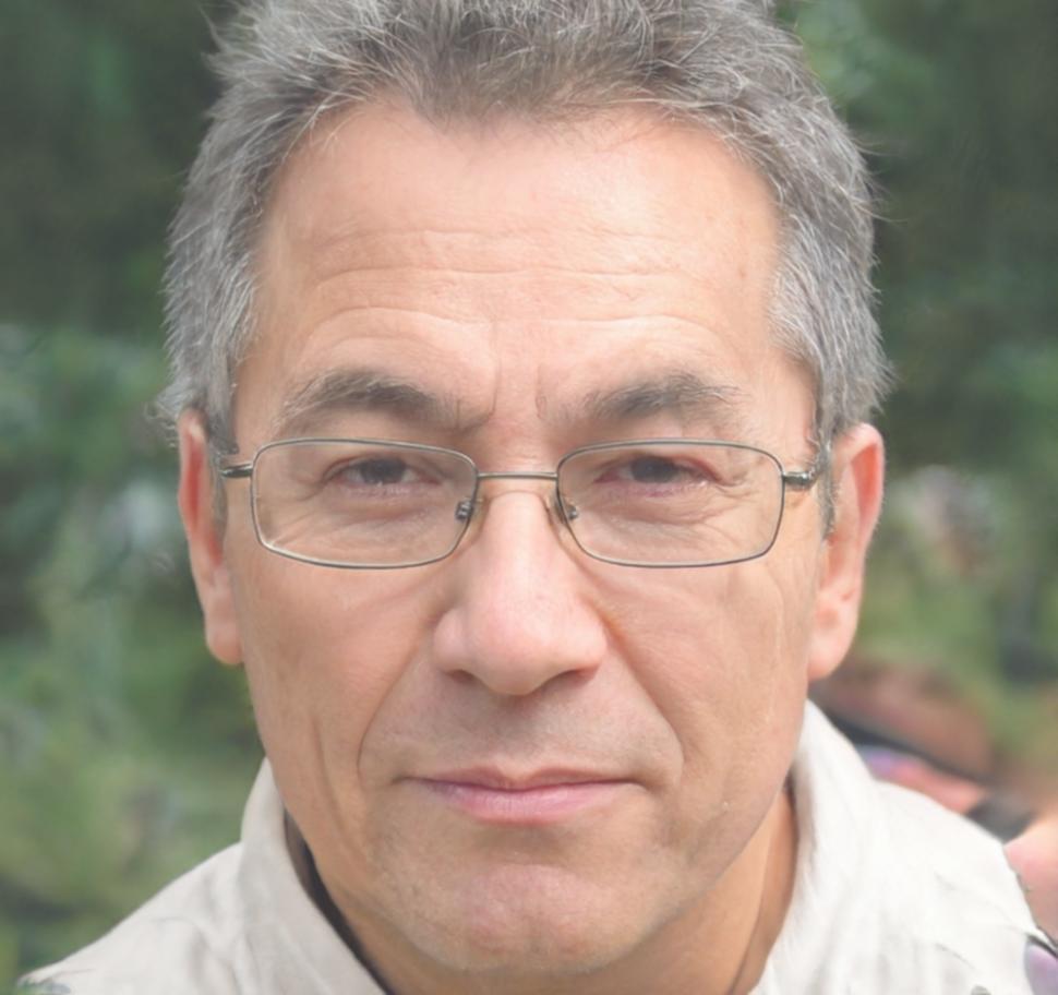 Retrato de Sebastián Villanueva, Director Académico de solyraquentiv